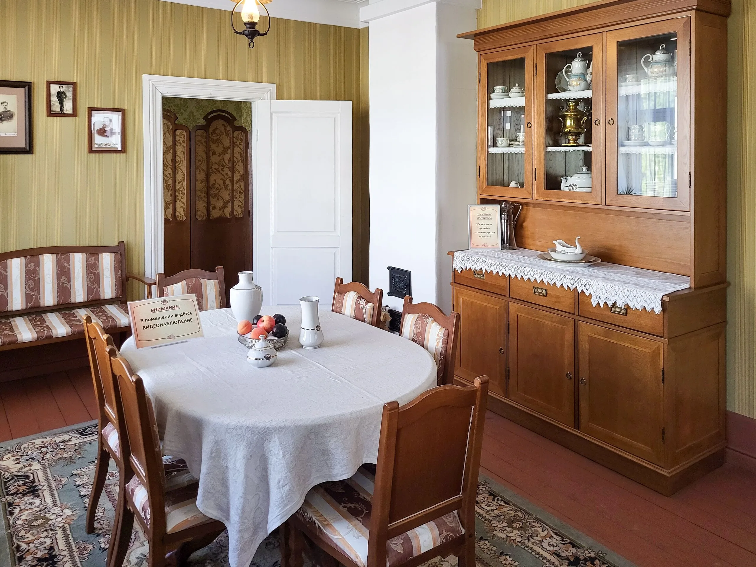 Гостиная в доме начальника станции