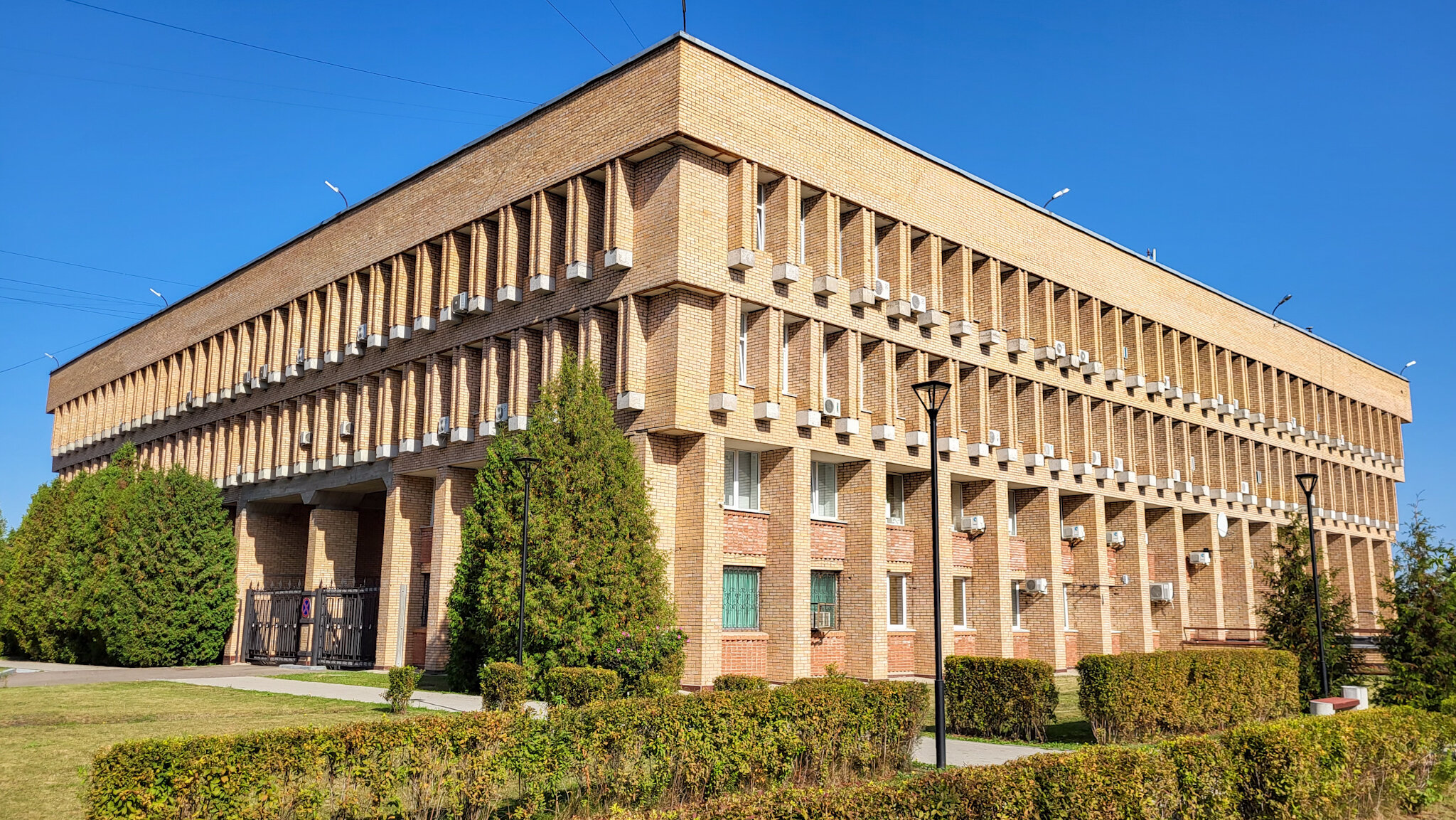 Здание администрации округа