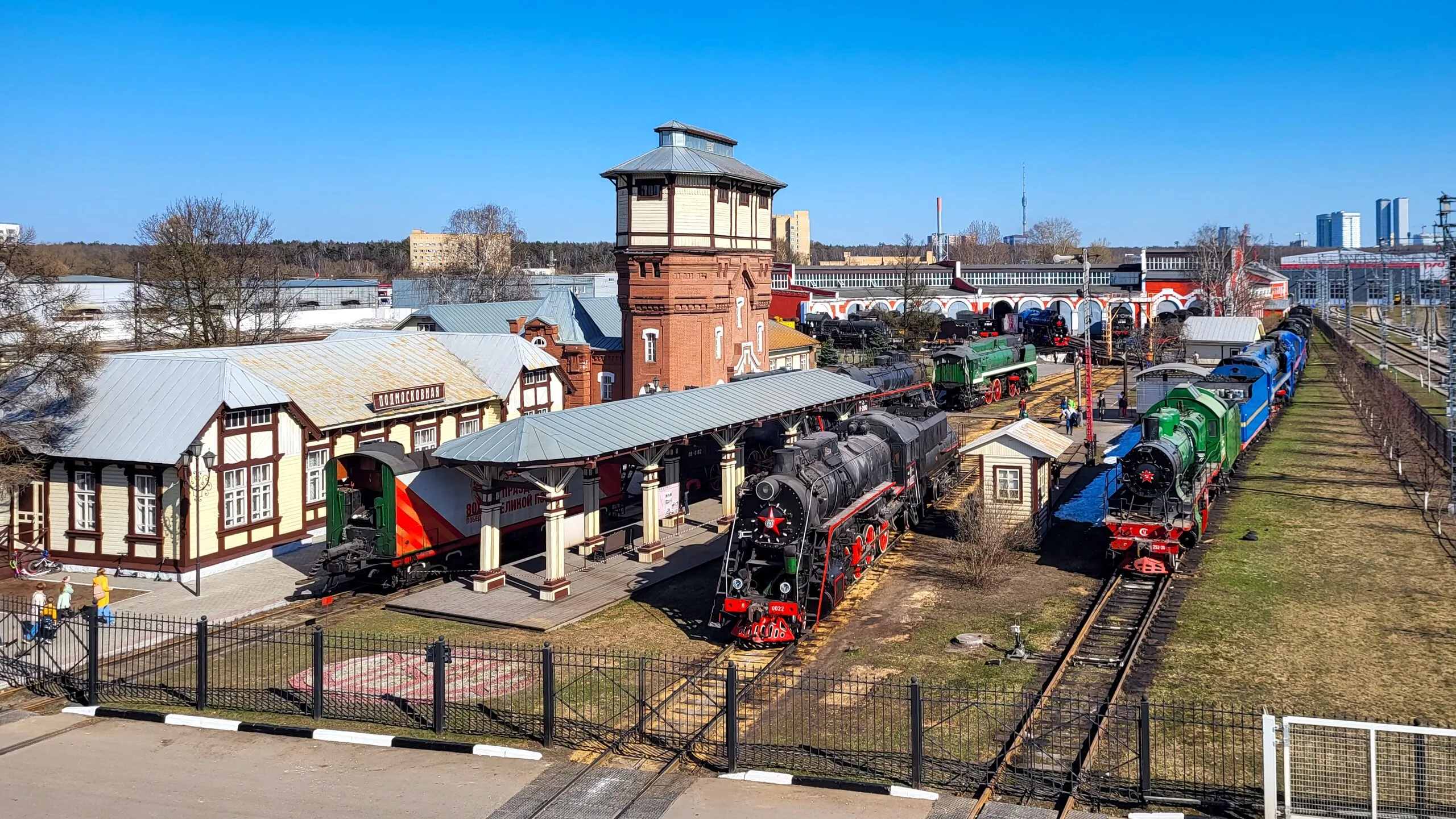 Панорама депо &laquo;Подмосковная&raquo; с моста через ж/д пути