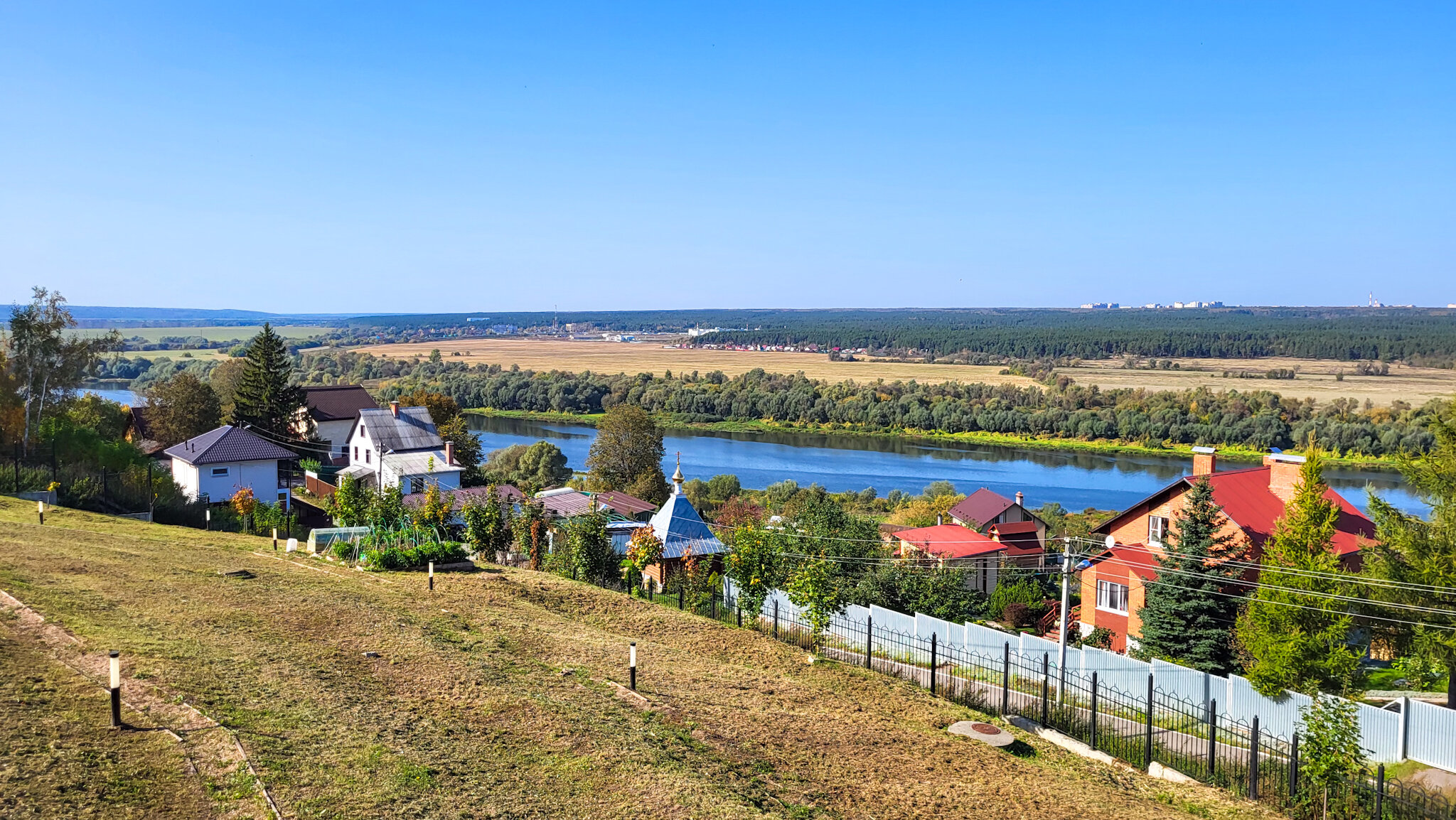 Смотровая площадка на территории Никитского монастыря