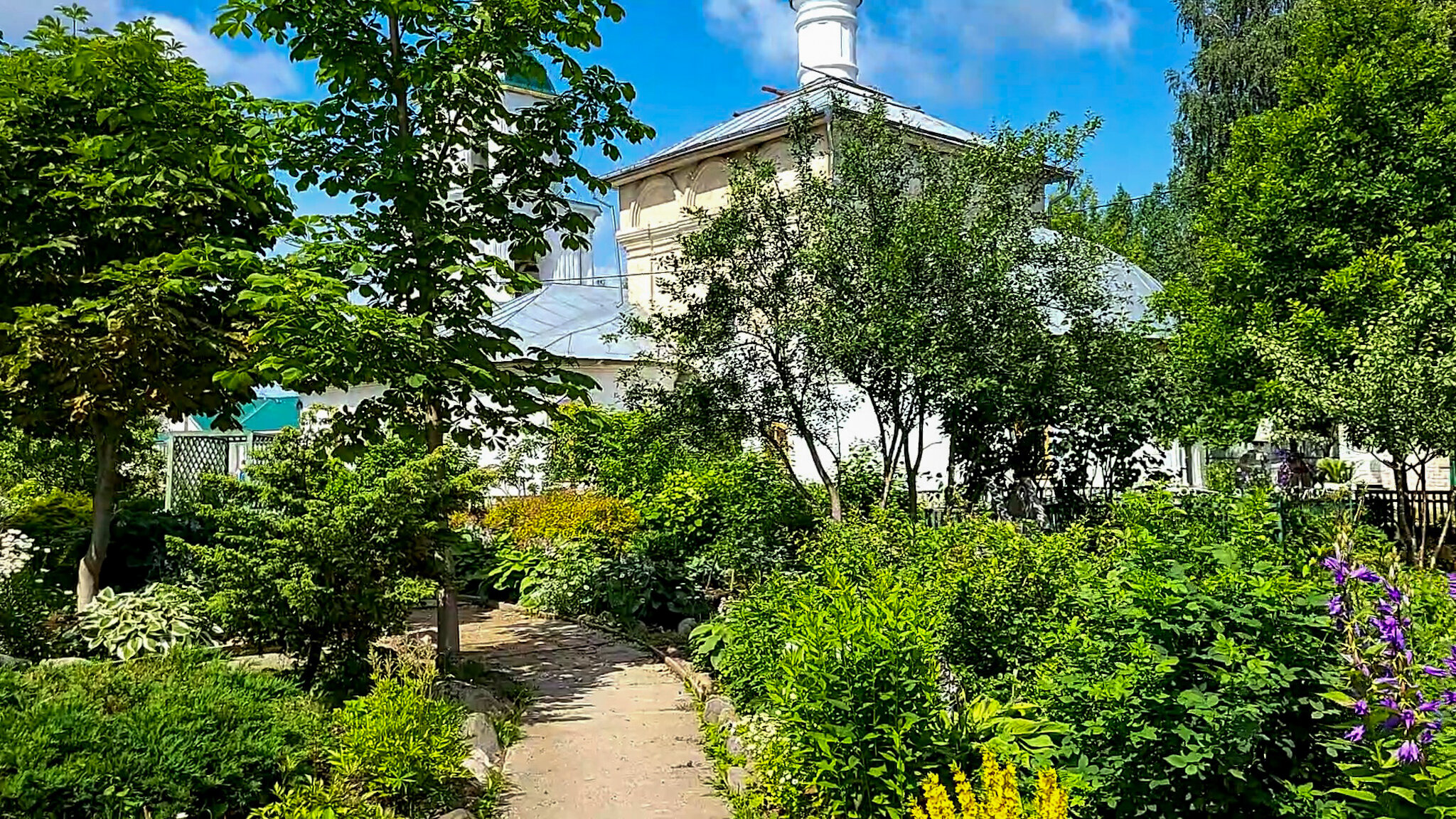 Территория Благовещенского женского монастыря