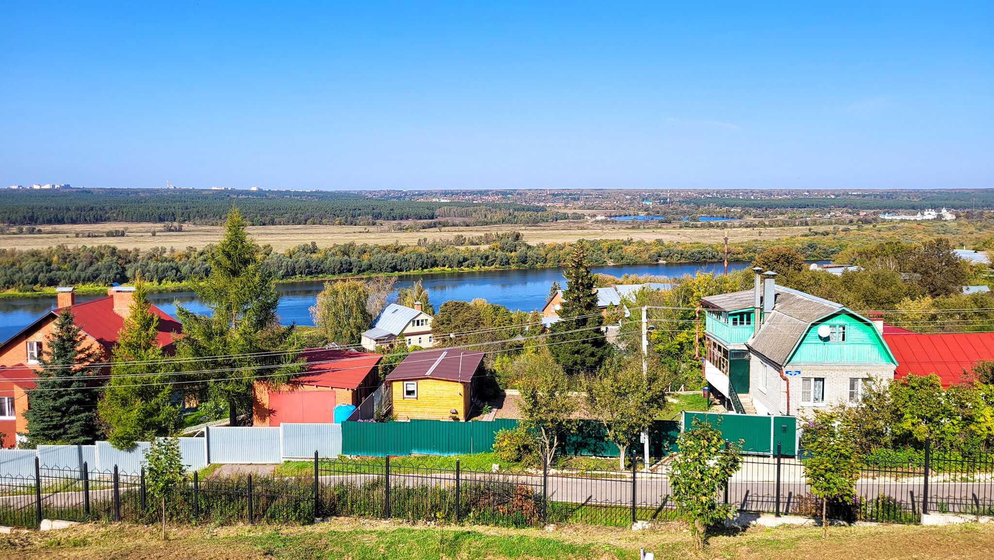 Смотровая площадка на территории Никитского монастыря