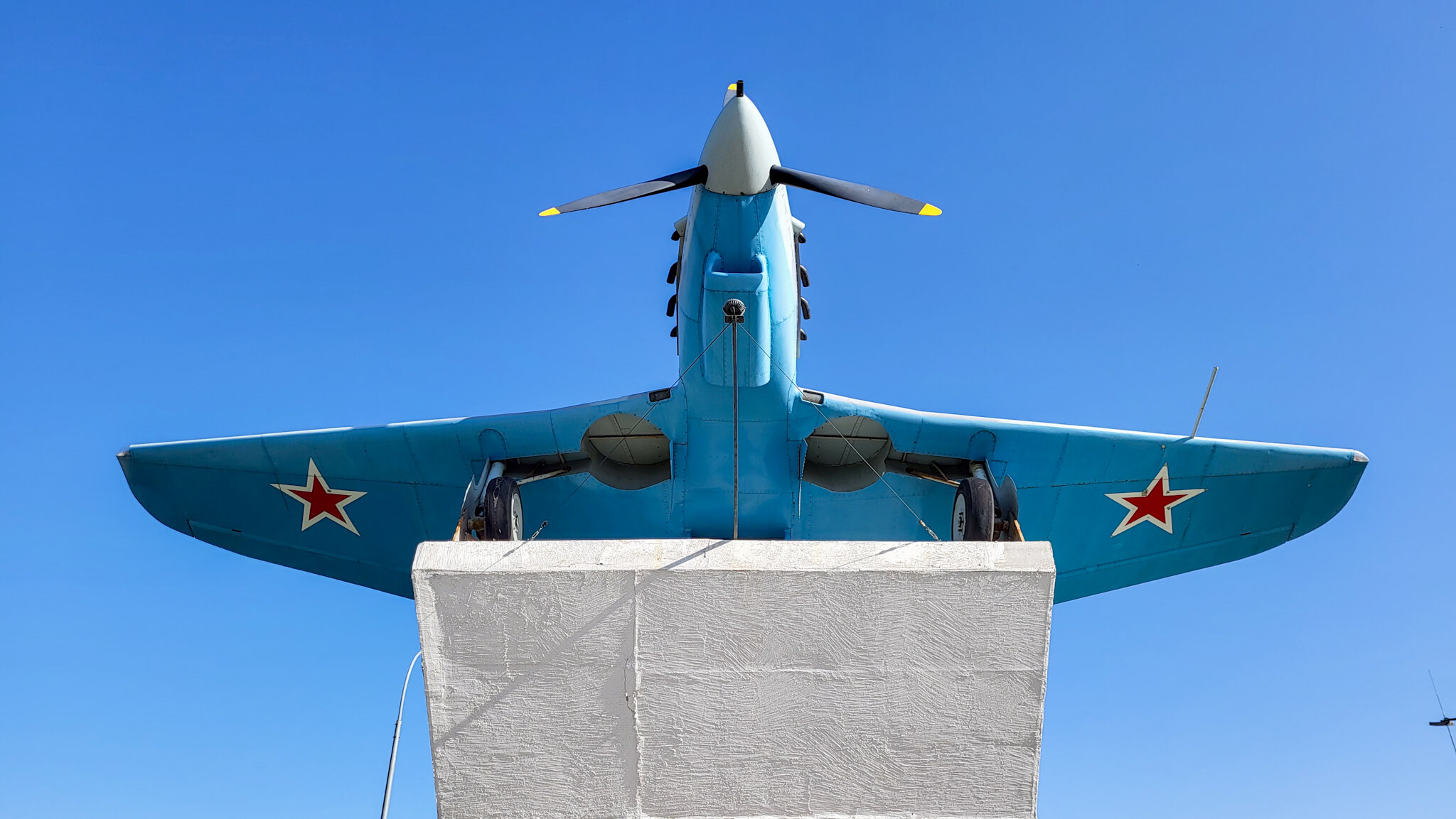 Памятник &laquo;ЯК-9 Каширский школьник&raquo;