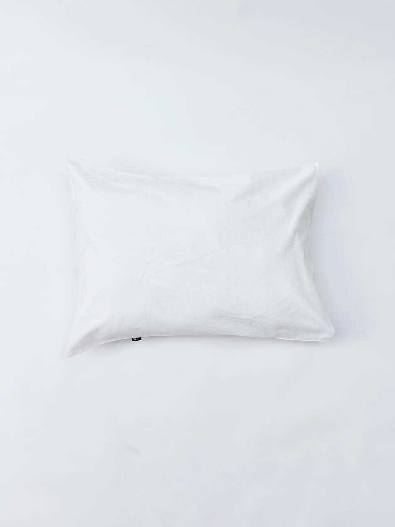 Подушка The Good Sleep School с вышивкой белая