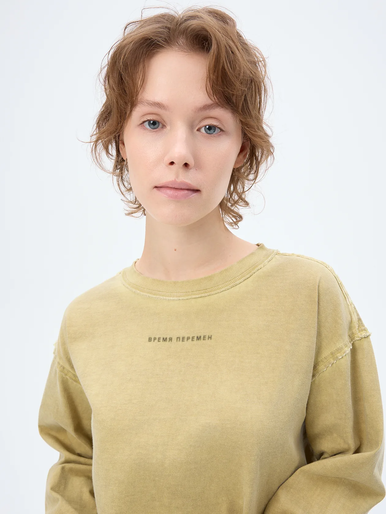 Лонгслив с лого Время Перемен garment-dyed олива Blur