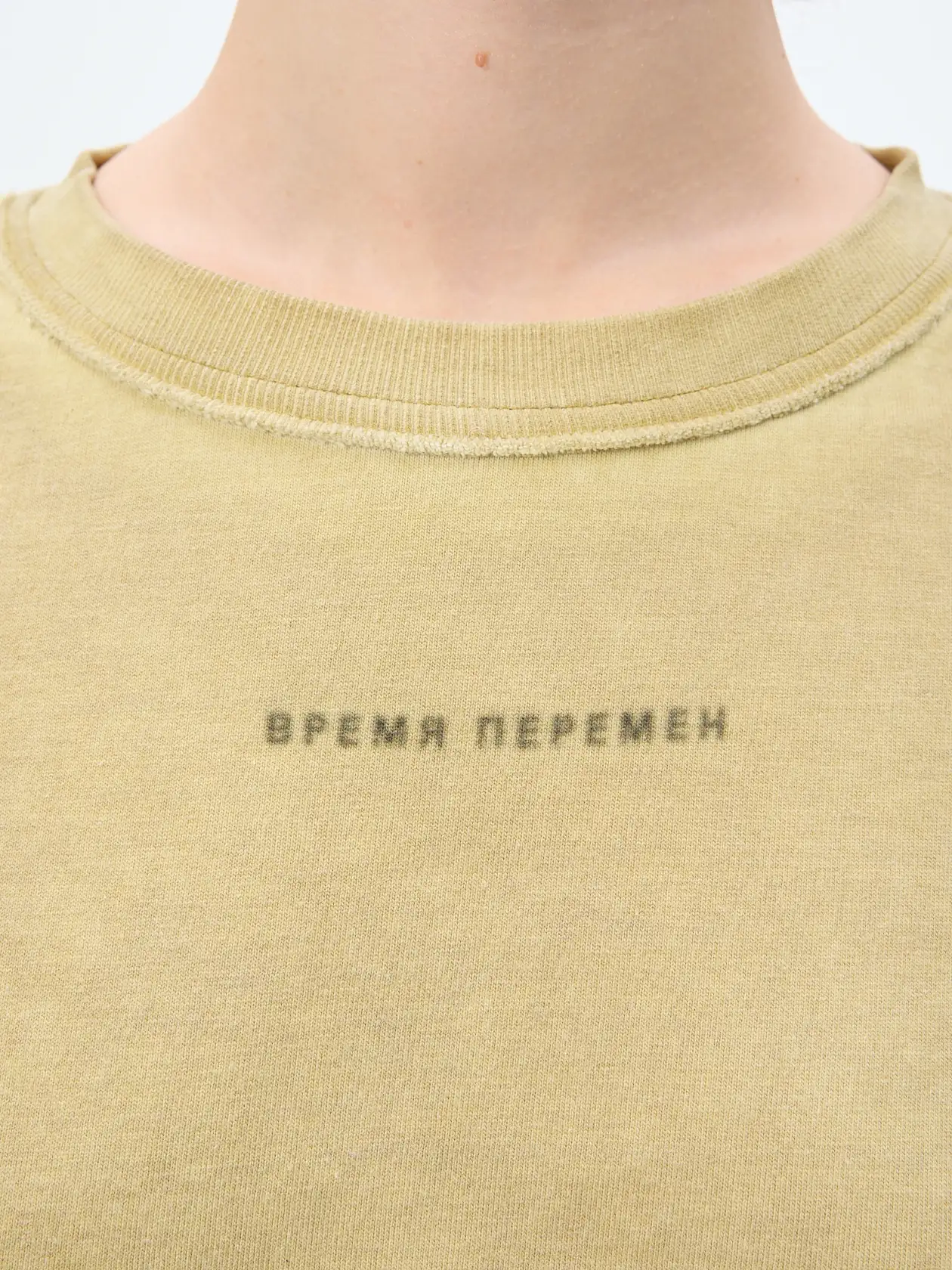 Лонгслив с лого Время Перемен garment-dyed олива Blur
