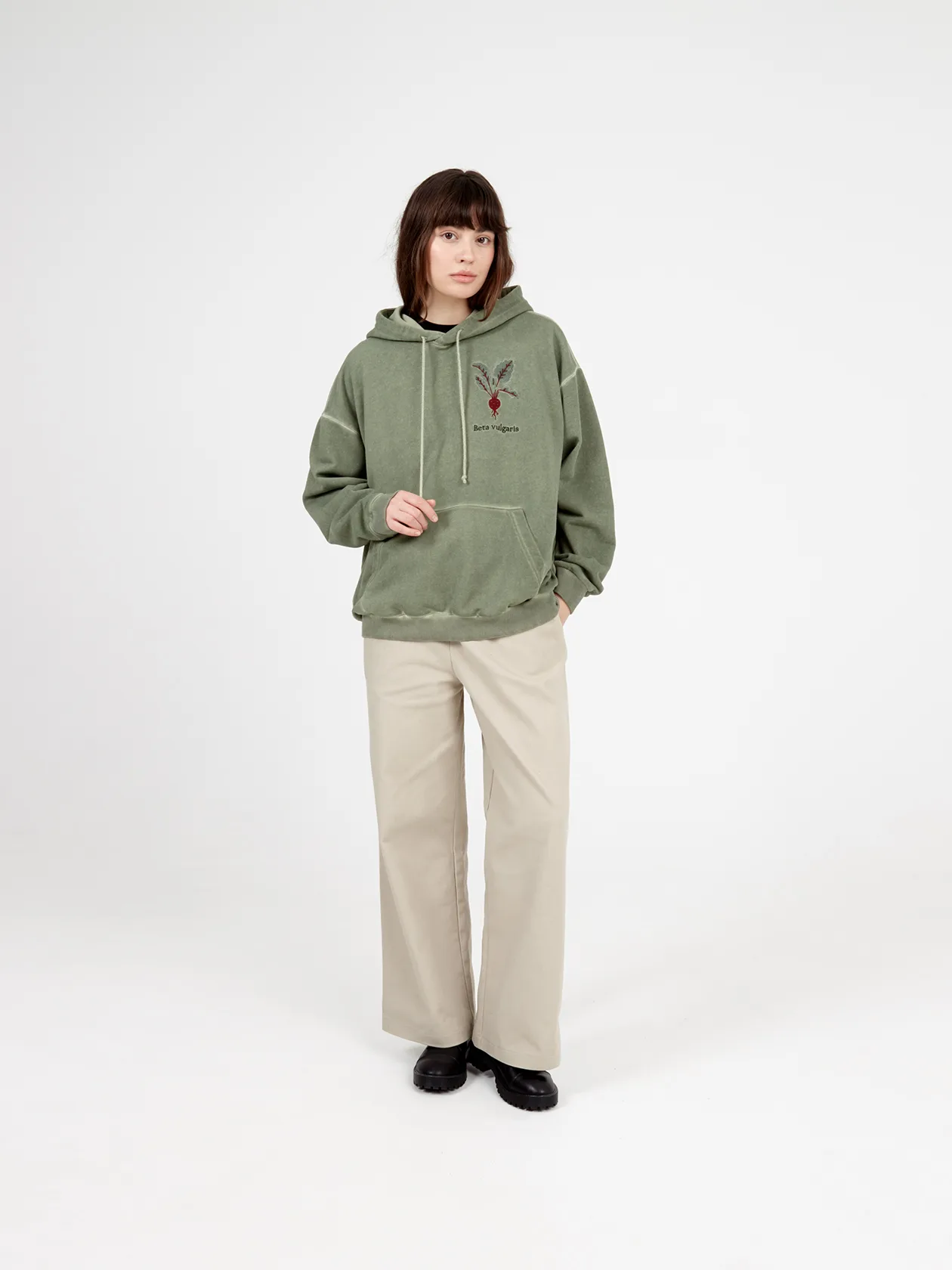 Худи с вышивкой свёкла эксперимент garment-dyed хаки