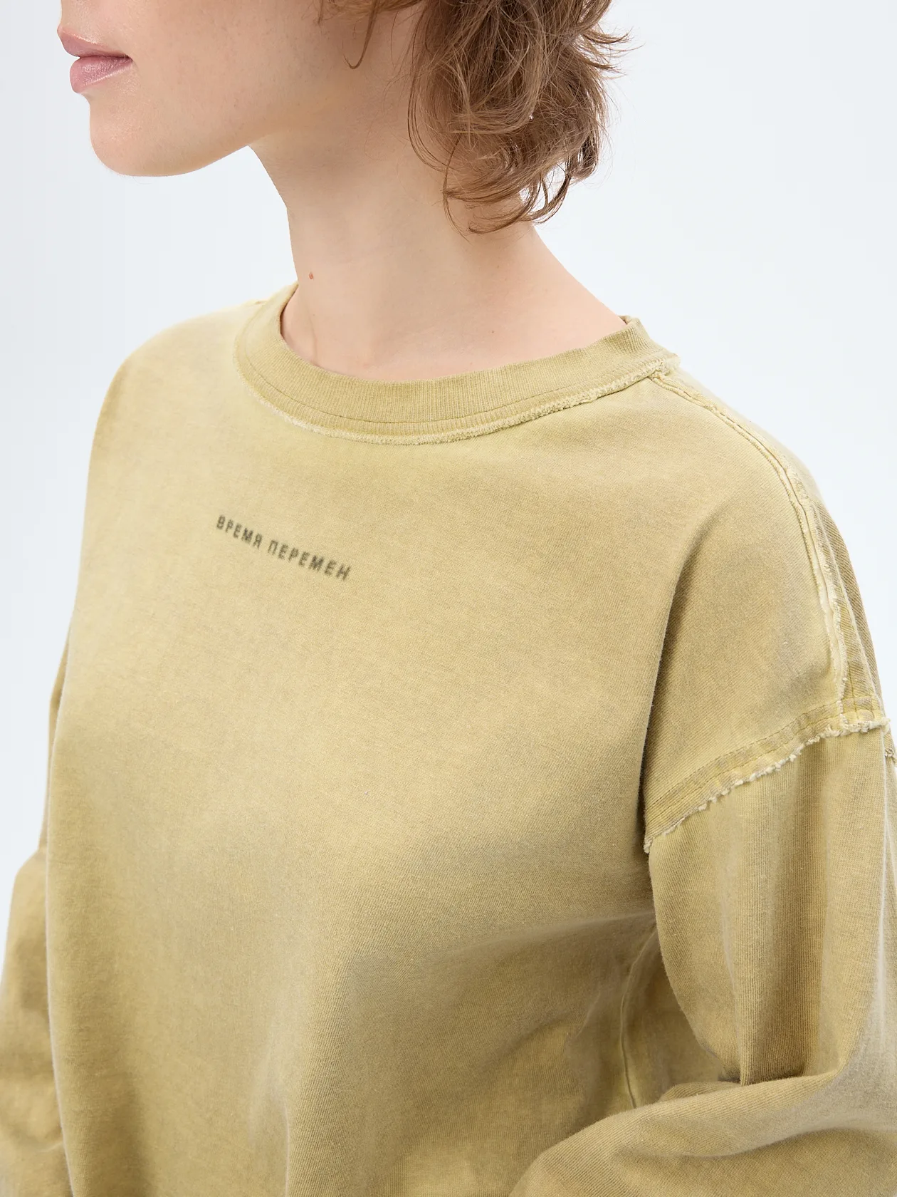 Лонгслив с лого Время Перемен garment-dyed олива Blur