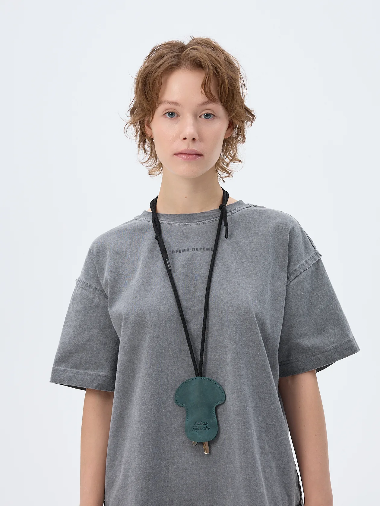 Футболка с лого Время Перемен garment-dyed серая Blur