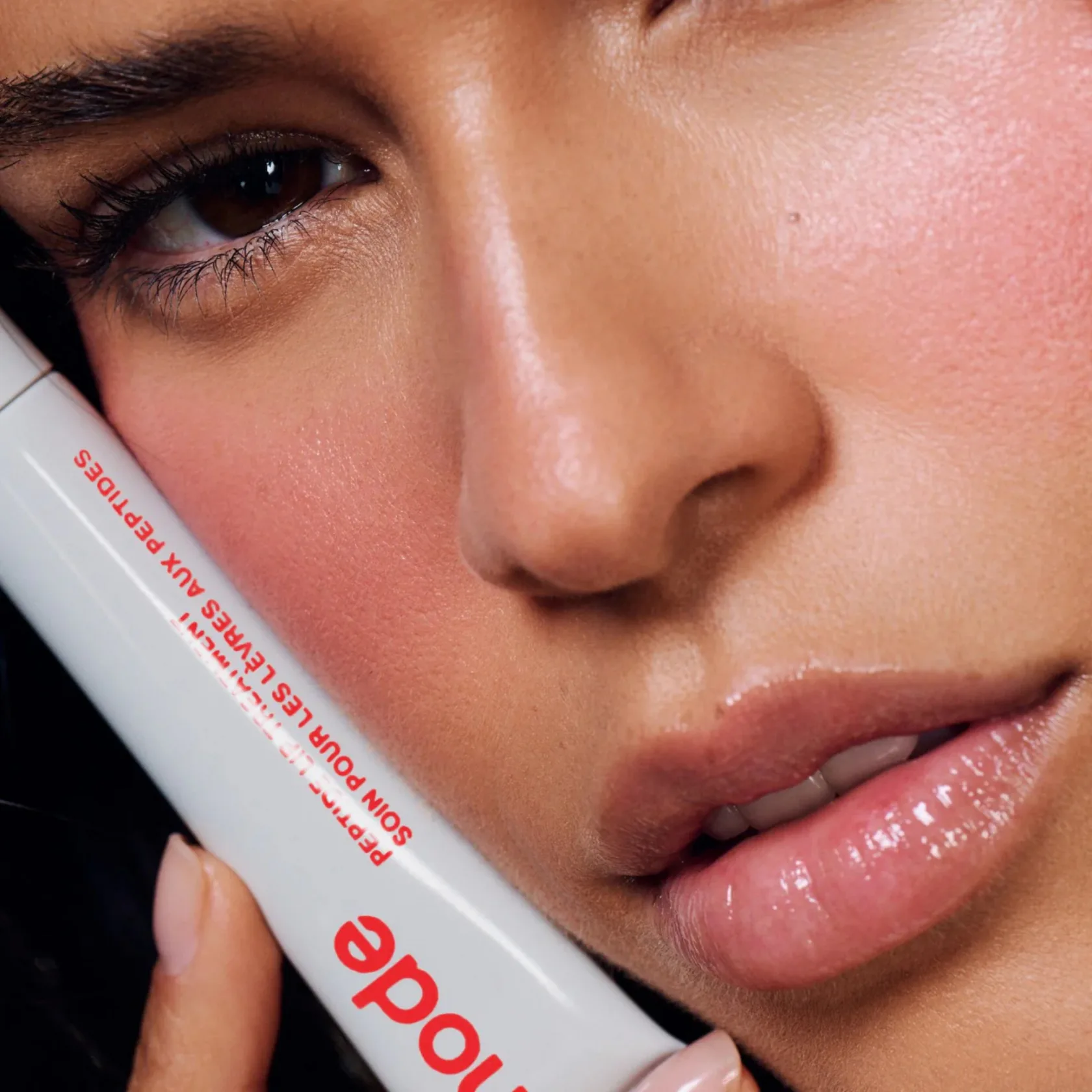 RHODE PEPTIDE LIP TREATMENT ОТТЕНОК STRAWBERRY GLAZE