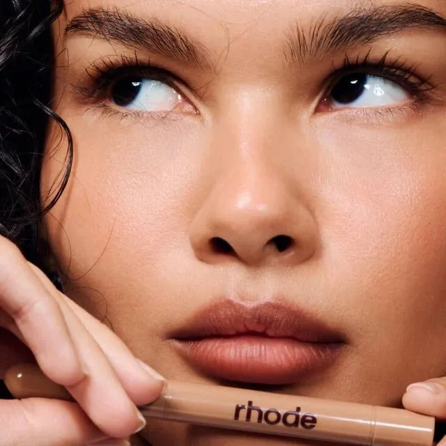 RHODE PEPTIDE LIP SHAPE — LEAN (WARM MEDIUM BROWN)