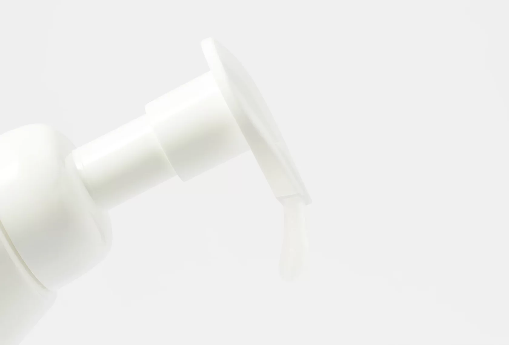 ZEROID FOAMING CLEANSER 240 ML