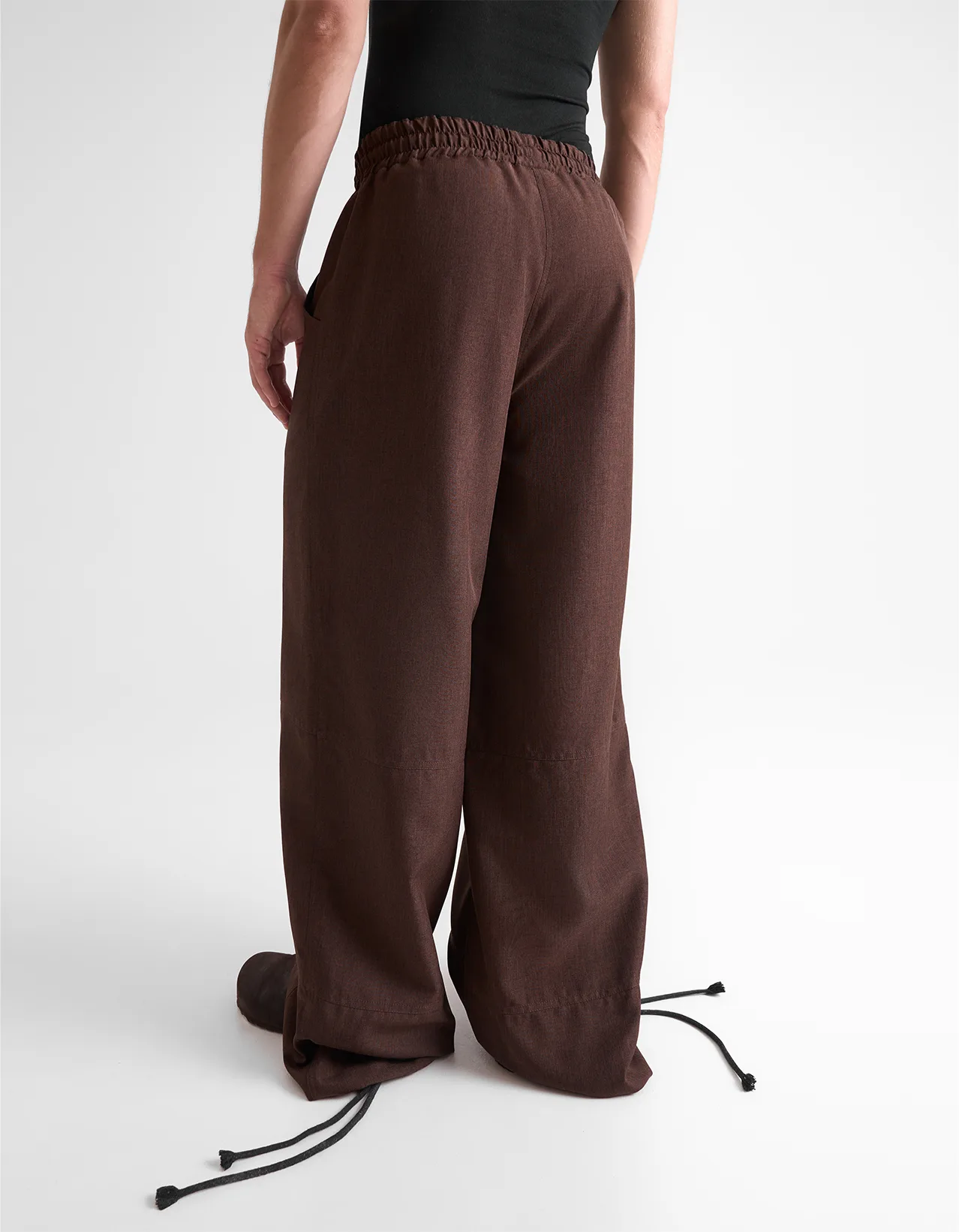 Брюки объемные с рельефными швами, коричневый