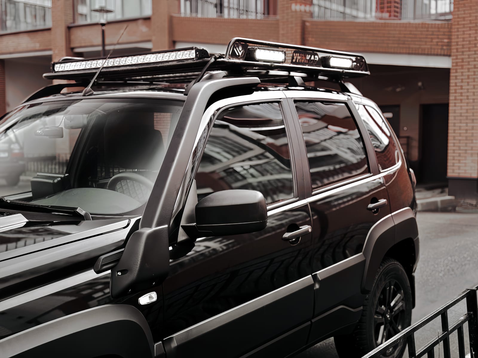 Lada Niva Travel