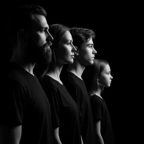 Портрет поколений (по общему фото)