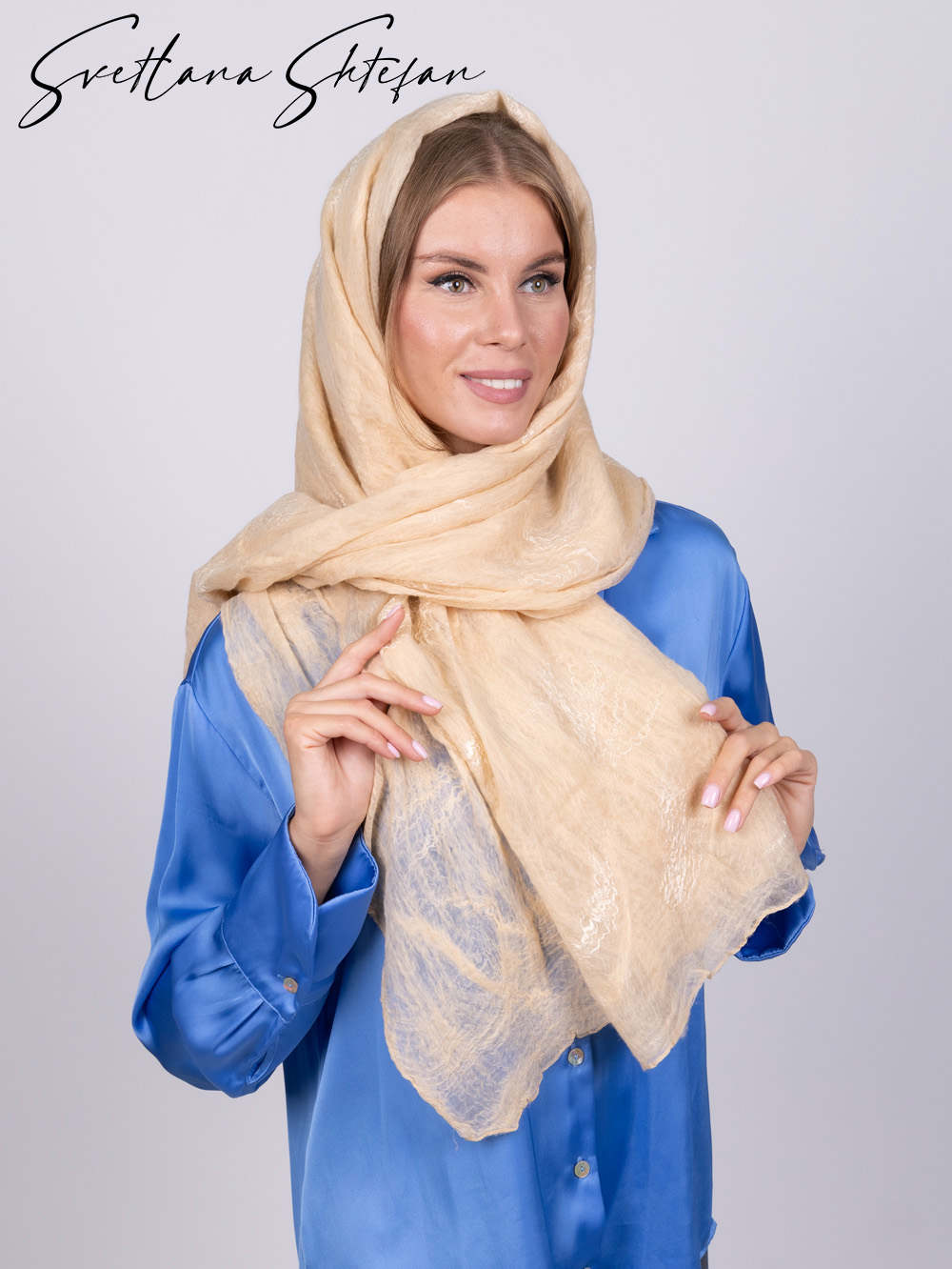 Палантин из шелка и шерсти бежевый ручной работы