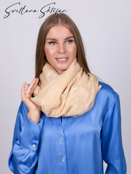 Палантин из шелка и шерсти бежевый ручной работы - превью 7