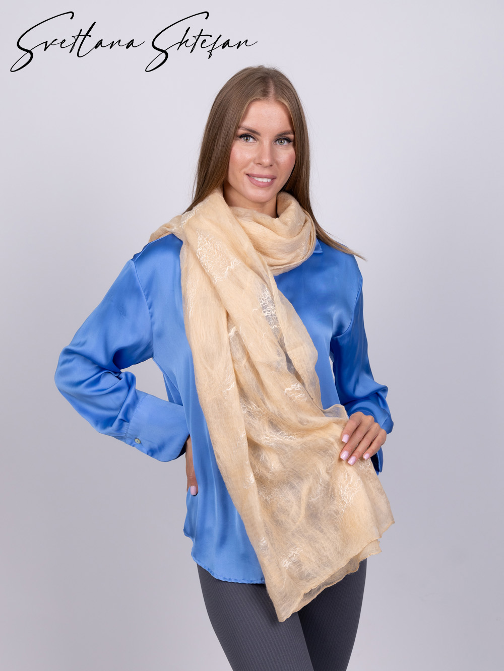 Палантин из шелка и шерсти бежевый ручной работы