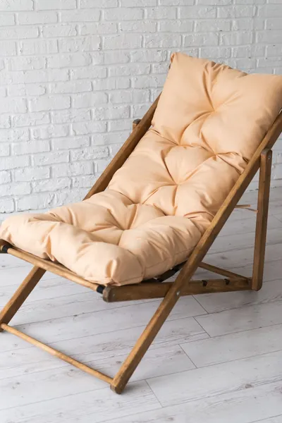 Villis/Садовая мебель/Кресло-шезлонг из дерева складное 2 шт. + две бежевые подушки и деревянный стол