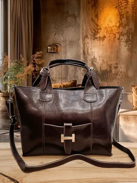 Женская сумка из натуральной кожи (фактура мрамора с мерцанием) ,шоколадно коричневая тоут DakkottaGREEN, с двумя регулируемыми ручками , ремнем через плечо ,вмещает А4 формат - превью 2