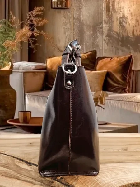 Женская сумка из натуральной кожи (фактура мрамора с мерцанием) ,шоколадно коричневая тоут DakkottaGREEN, с двумя регулируемыми ручками , ремнем через плечо ,вмещает А4 формат - превью 10