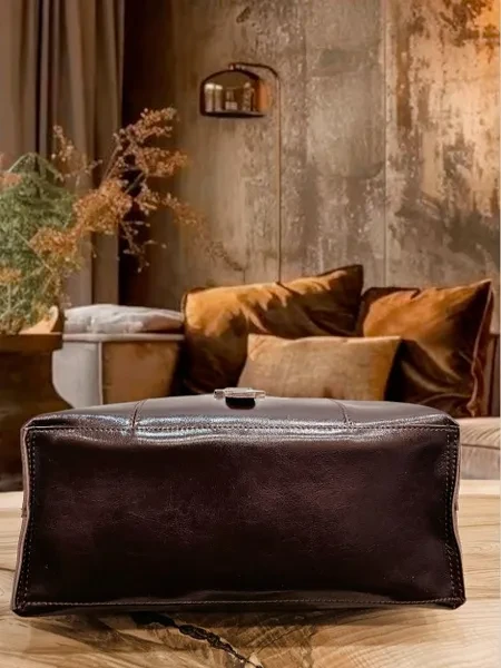 Женская сумка из натуральной кожи (фактура мрамора с мерцанием) ,шоколадно коричневая тоут DakkottaGREEN, с двумя регулируемыми ручками , ремнем через плечо ,вмещает А4 формат - превью 13