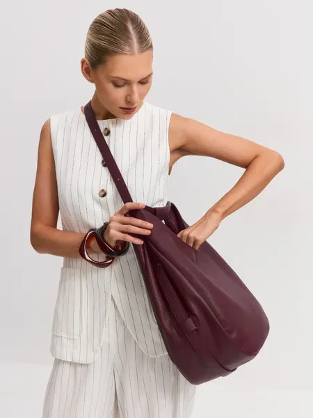 Сумка женская хобо через плечо большая кожаная бордовая - превью 9