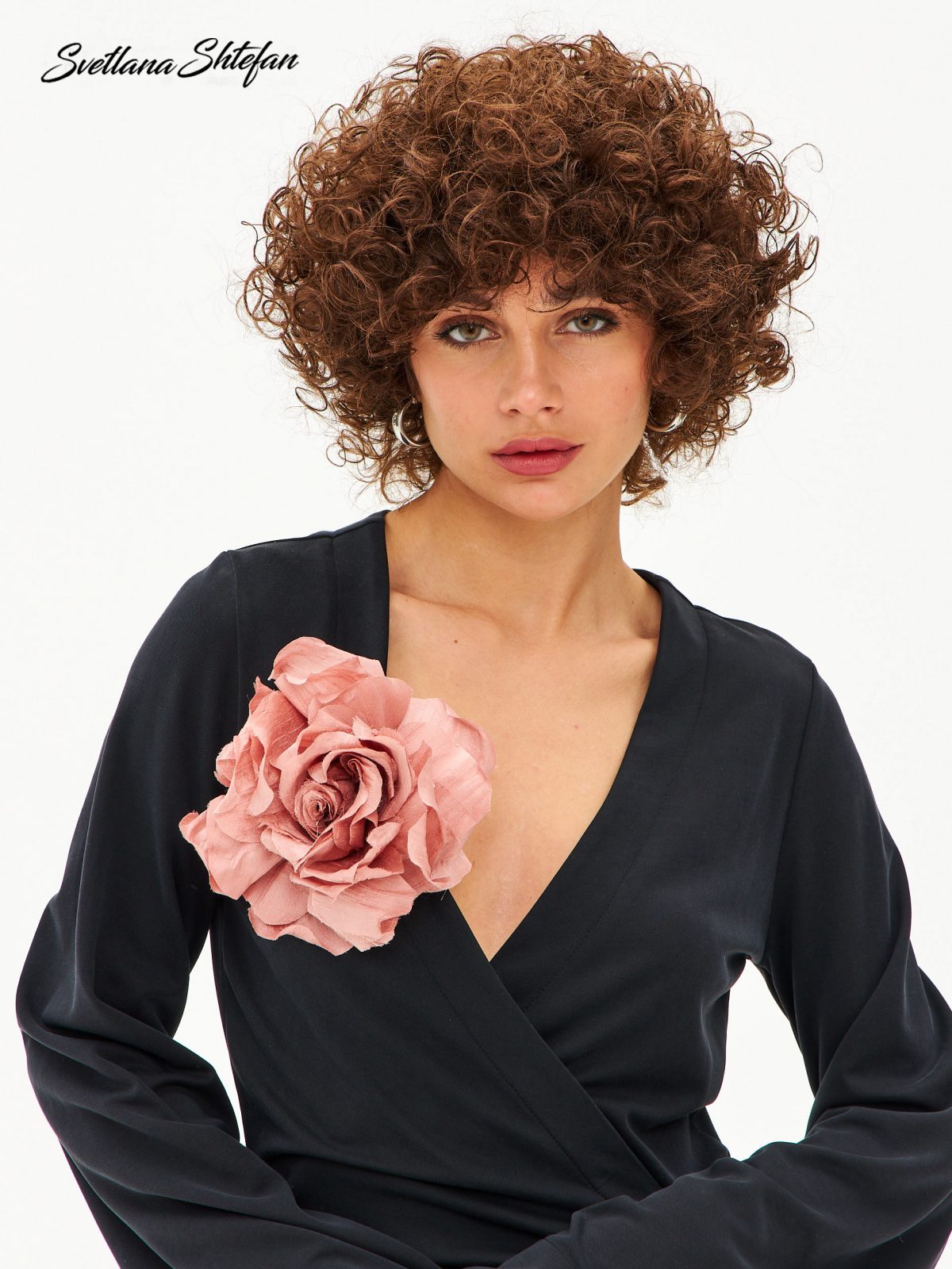 Брошь цветок пудровый из шелка S30109