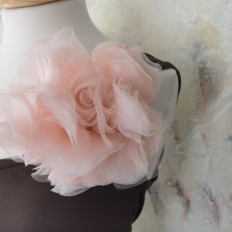 Брошь пудровый цветок - превью 1