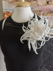 Брошь цветок на платье. Белая хризантема брошь. - превью 1