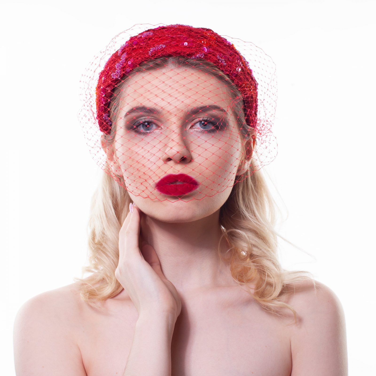 Красный ободок шляпка