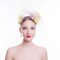 Шляпка вуалетка для скачек ободок с цветами - превью 1