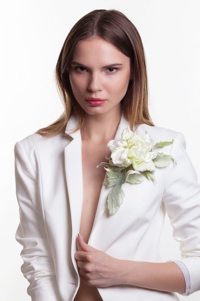 Брошь цветок из ткани "Шелковая роза"