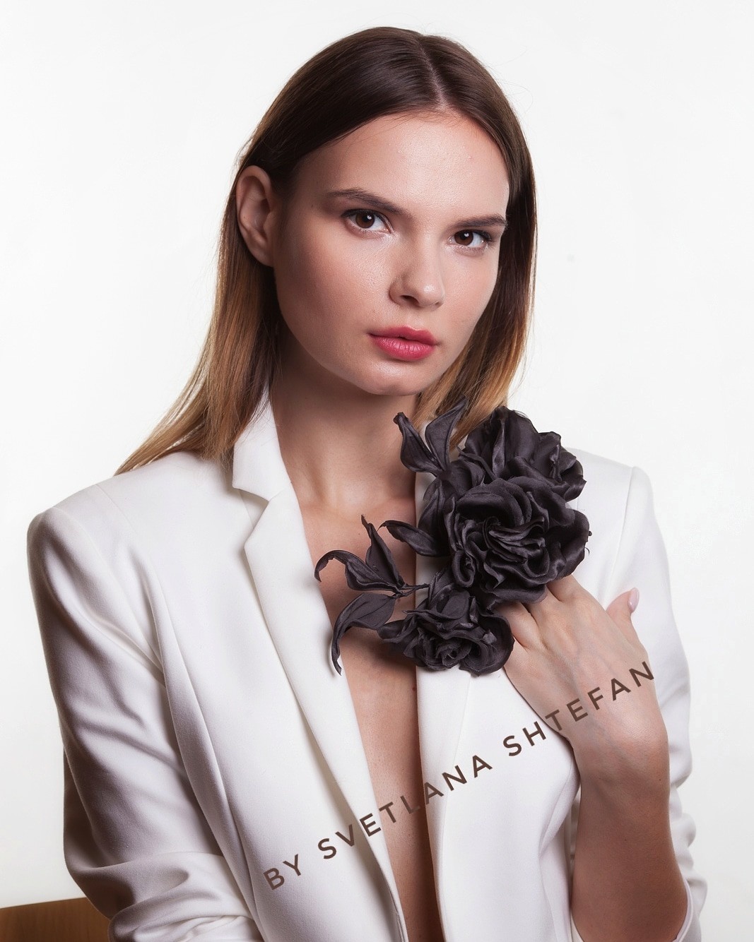 Брошь цветок из ткани шелка