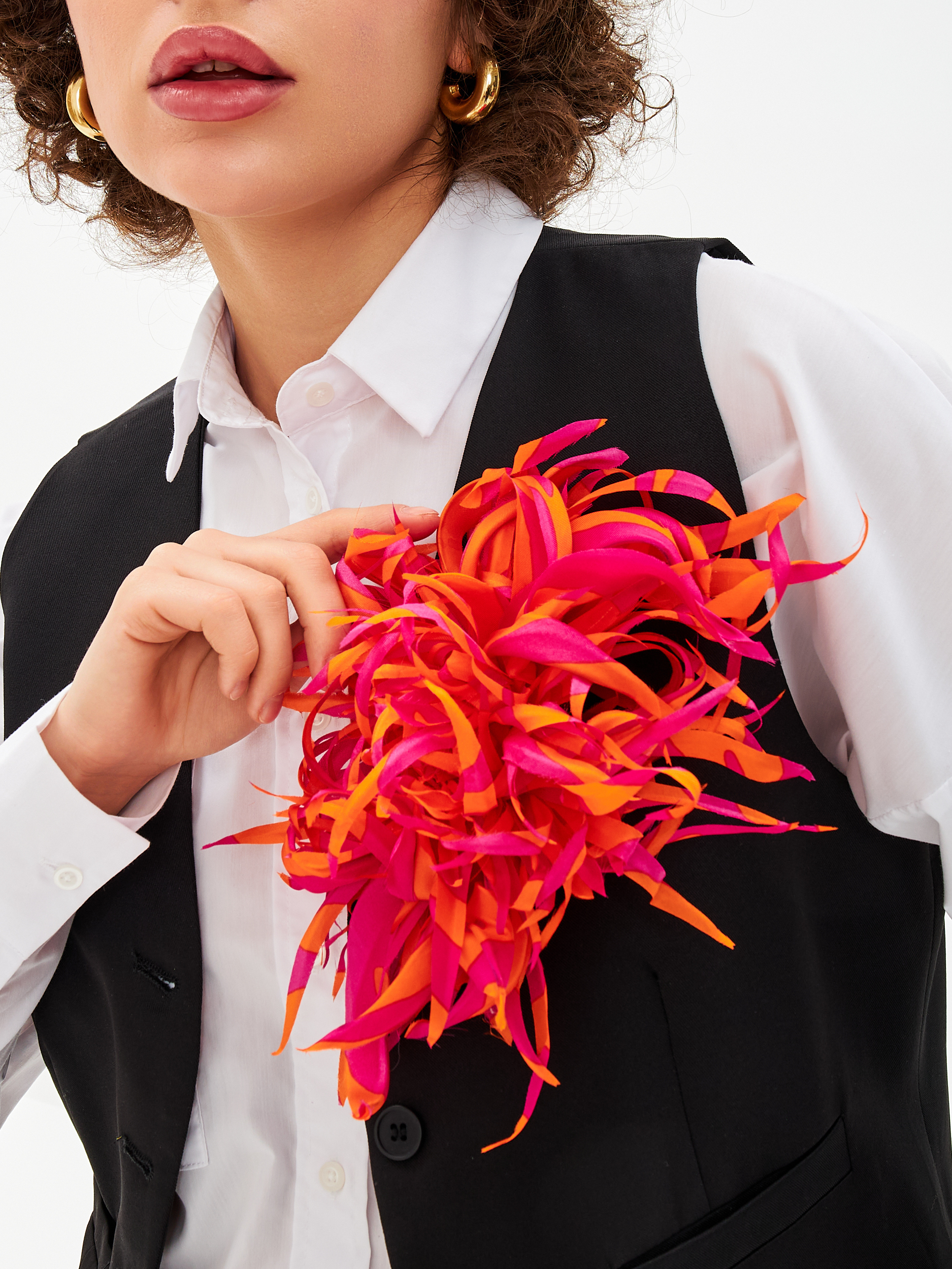 Брошь цветок из шелка