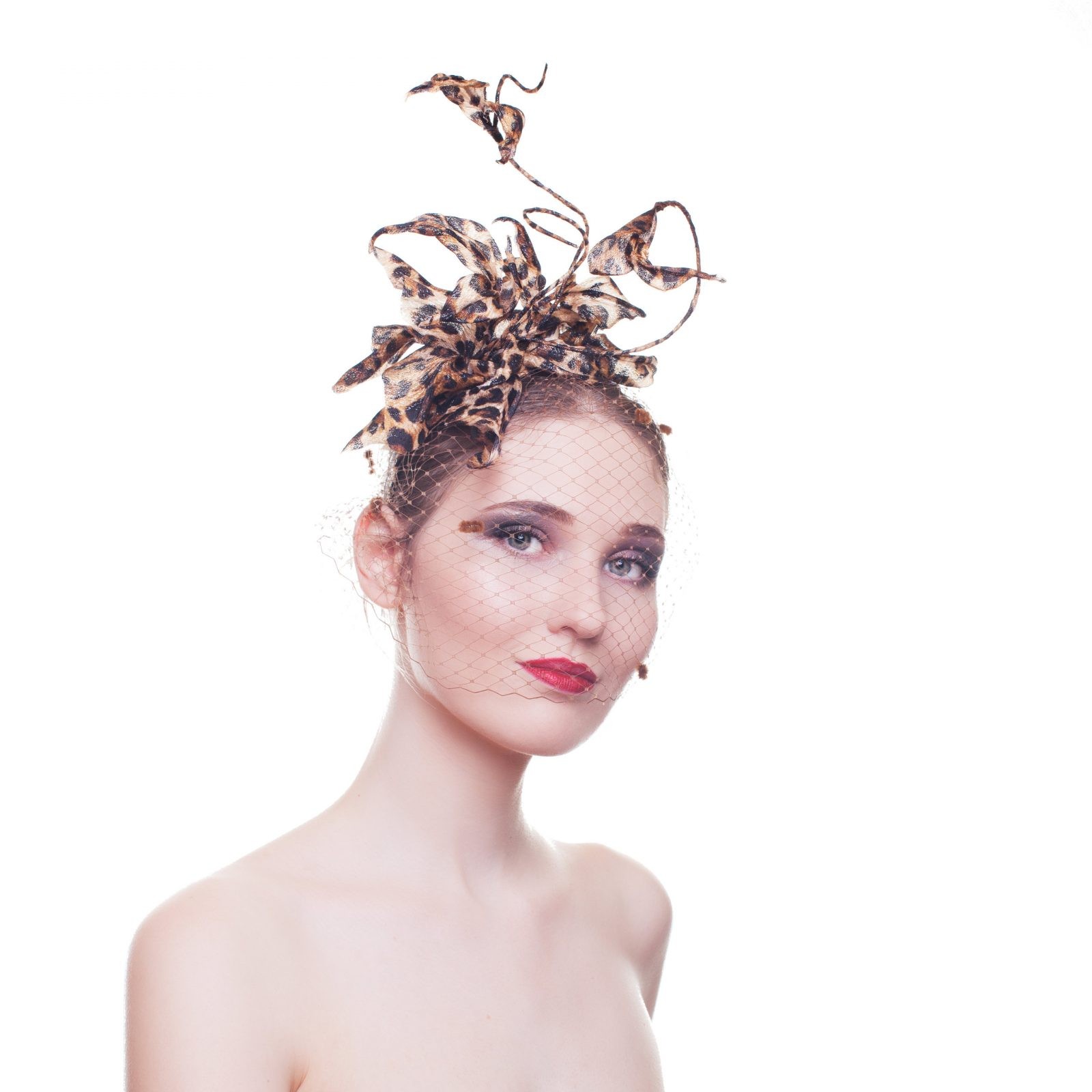 Вечерняя шляпка с вуалью для скачек