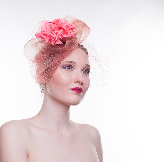Шляпка с вуалью для скачек