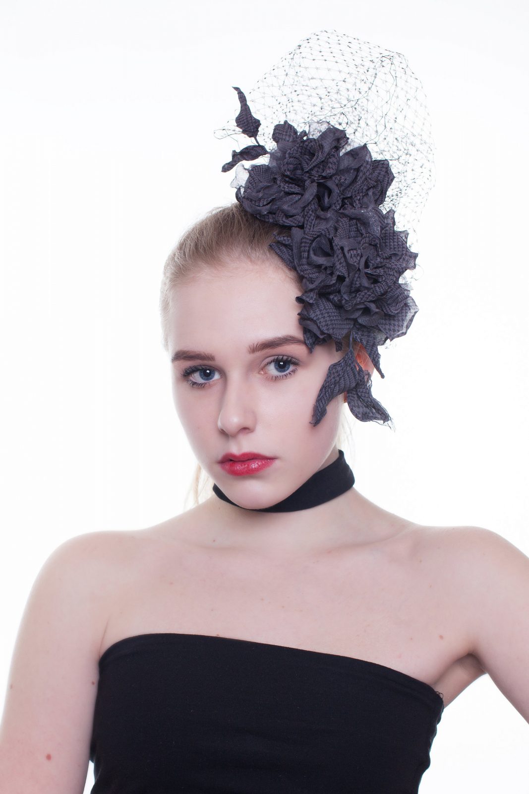 Вечерняя шляпка коктейльная для скачек