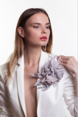 Брошь цветок из ткани на жакет - превью 1