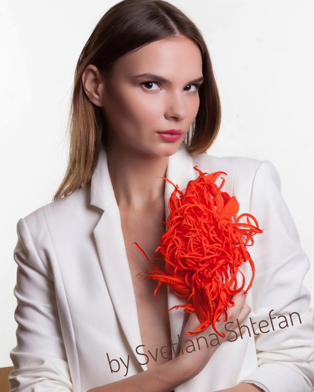 Брошь цветок из ткани на платье шелковая хризантема S21165