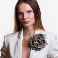 Брошь цветок на жакет из ткани - превью 1