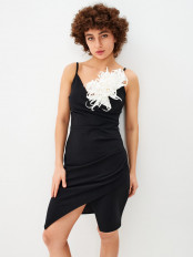 Белый цветок брошь на платье - превью 1