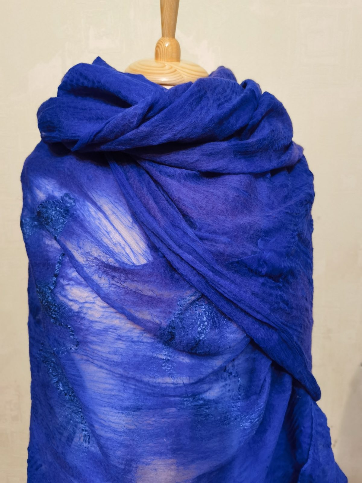 Синий палантин женский шелковый