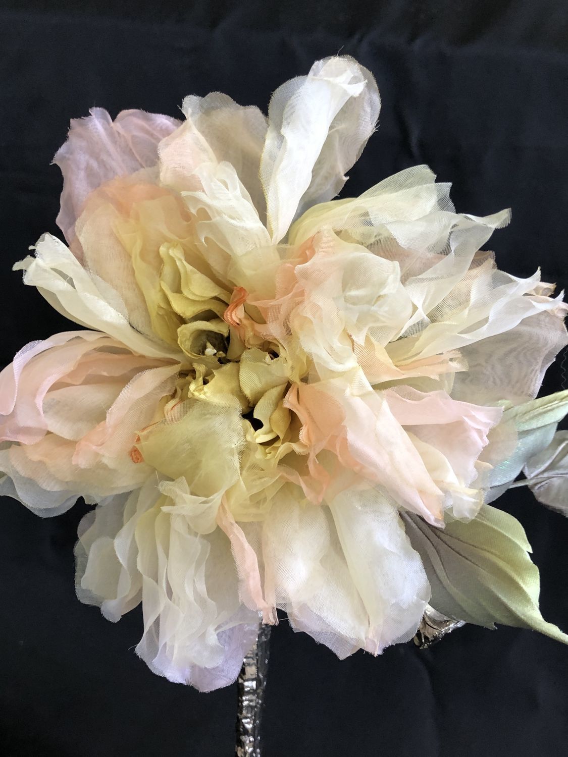 Брошь-заколка с розой из шелка - 1