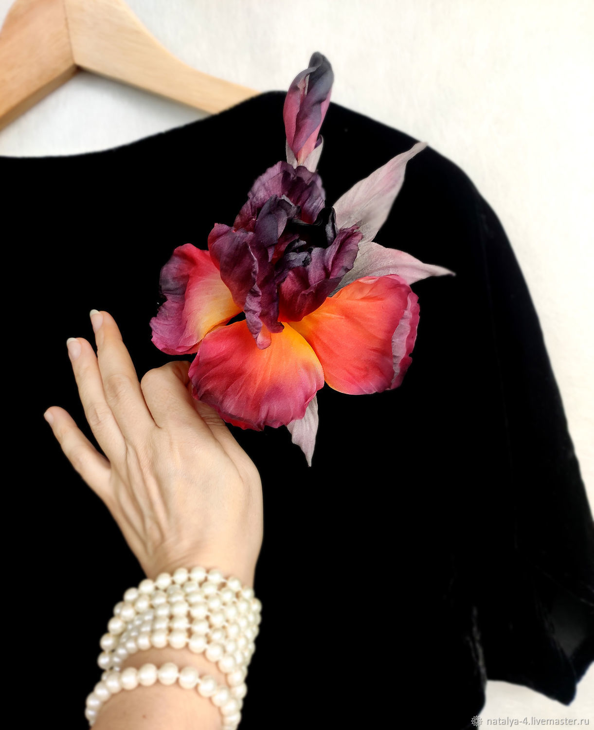 Брошь-булавка с пионовым цветком из ткани - 1