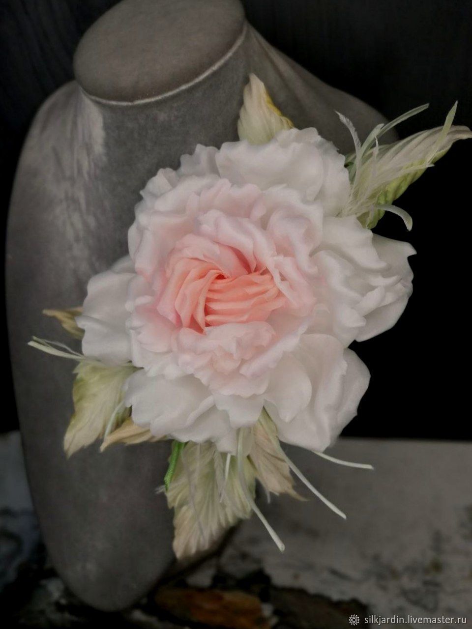 Брошь цветок из шелка, георгин красный - 1