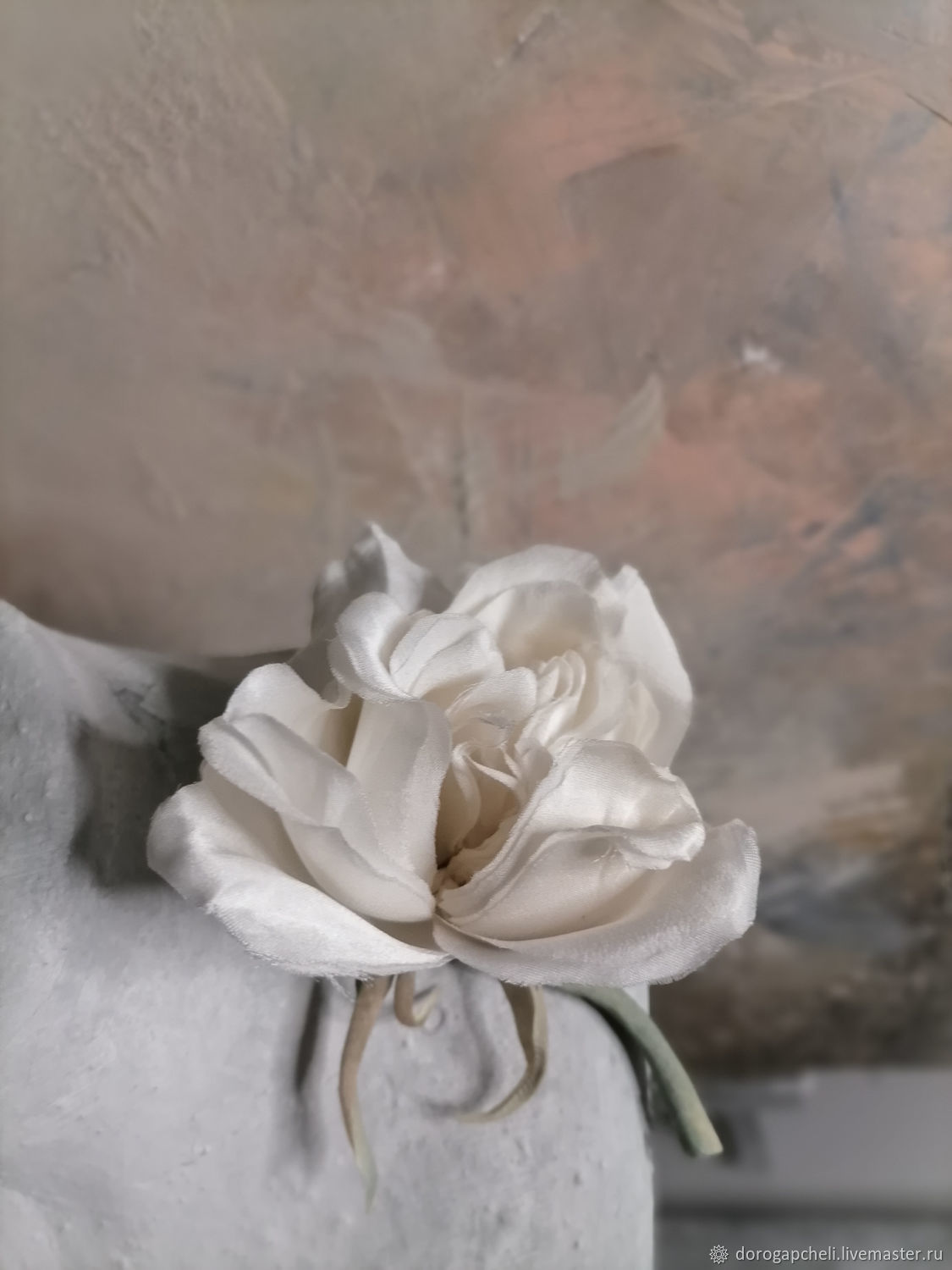 Брошь цветок из фетра, лилия белая - 1
