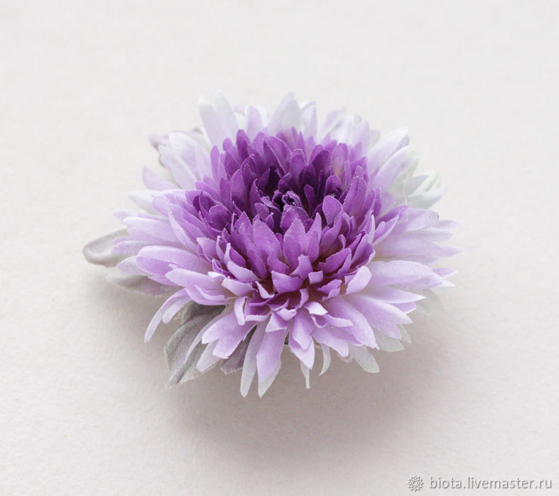 Брошь цветок из бисера, лилия сиреневая - 1