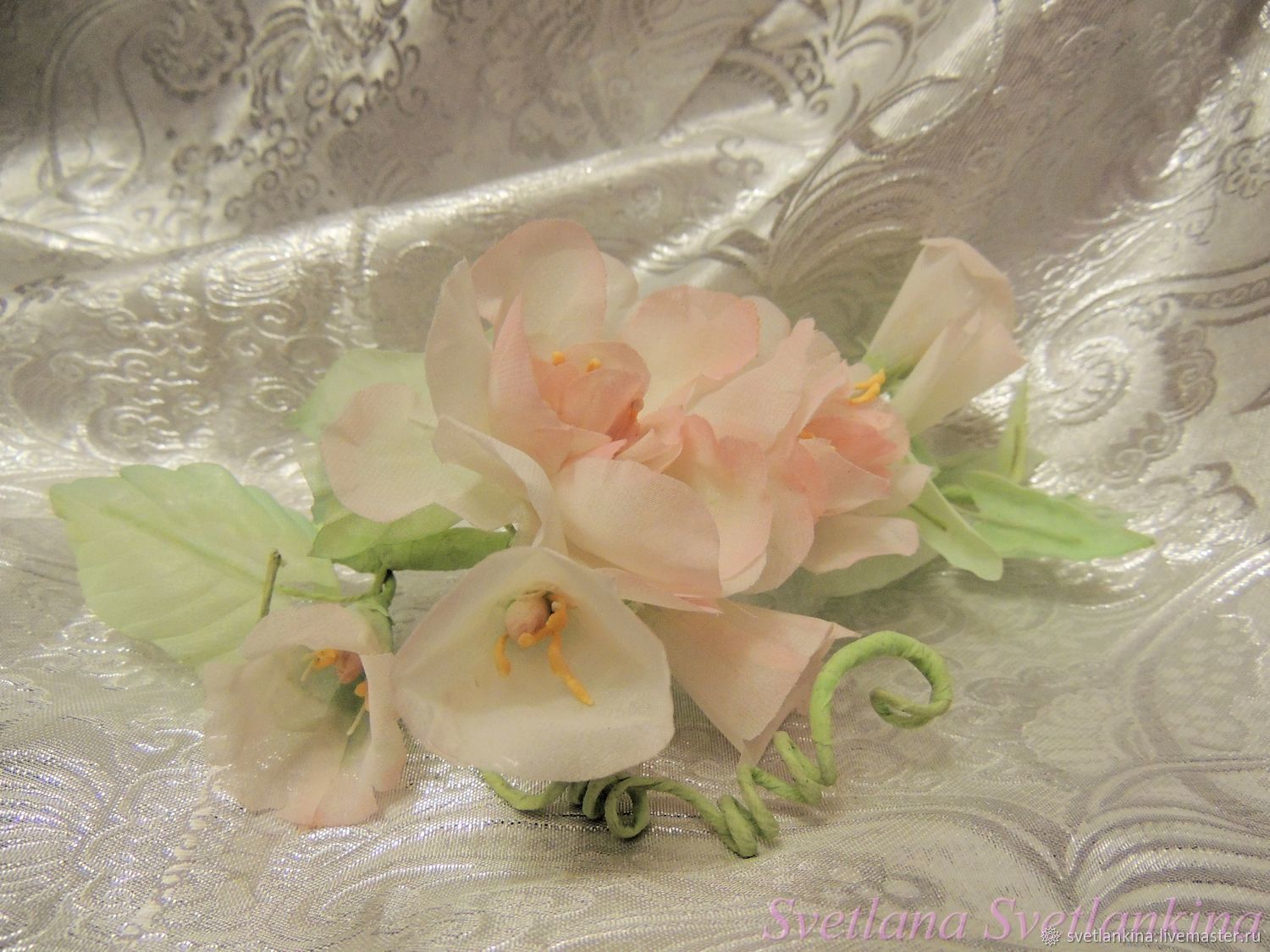 Брошь цветок из атласной ленты для платьев, жакетов и сумок - 1