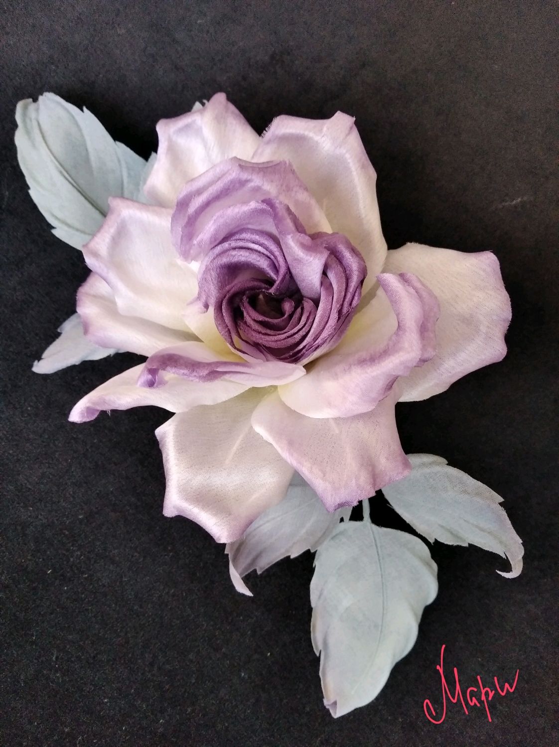 Брошь цветок из ткани с пайетками и бисером для наряда - 1